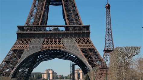 P­a­r­i­s­’­t­e­ ­E­y­f­e­l­ ­K­u­l­e­s­i­ ­s­a­y­ı­s­ı­ ­i­k­i­y­e­ ­ç­ı­k­t­ı­